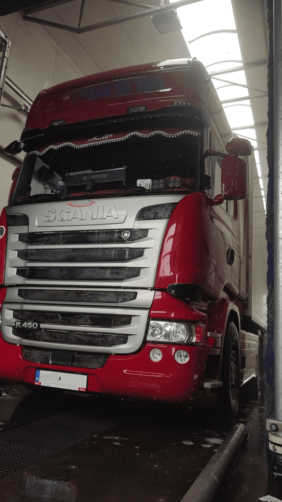 Ciągnik siodłowy Scania R 450 z floty Piasta Transport